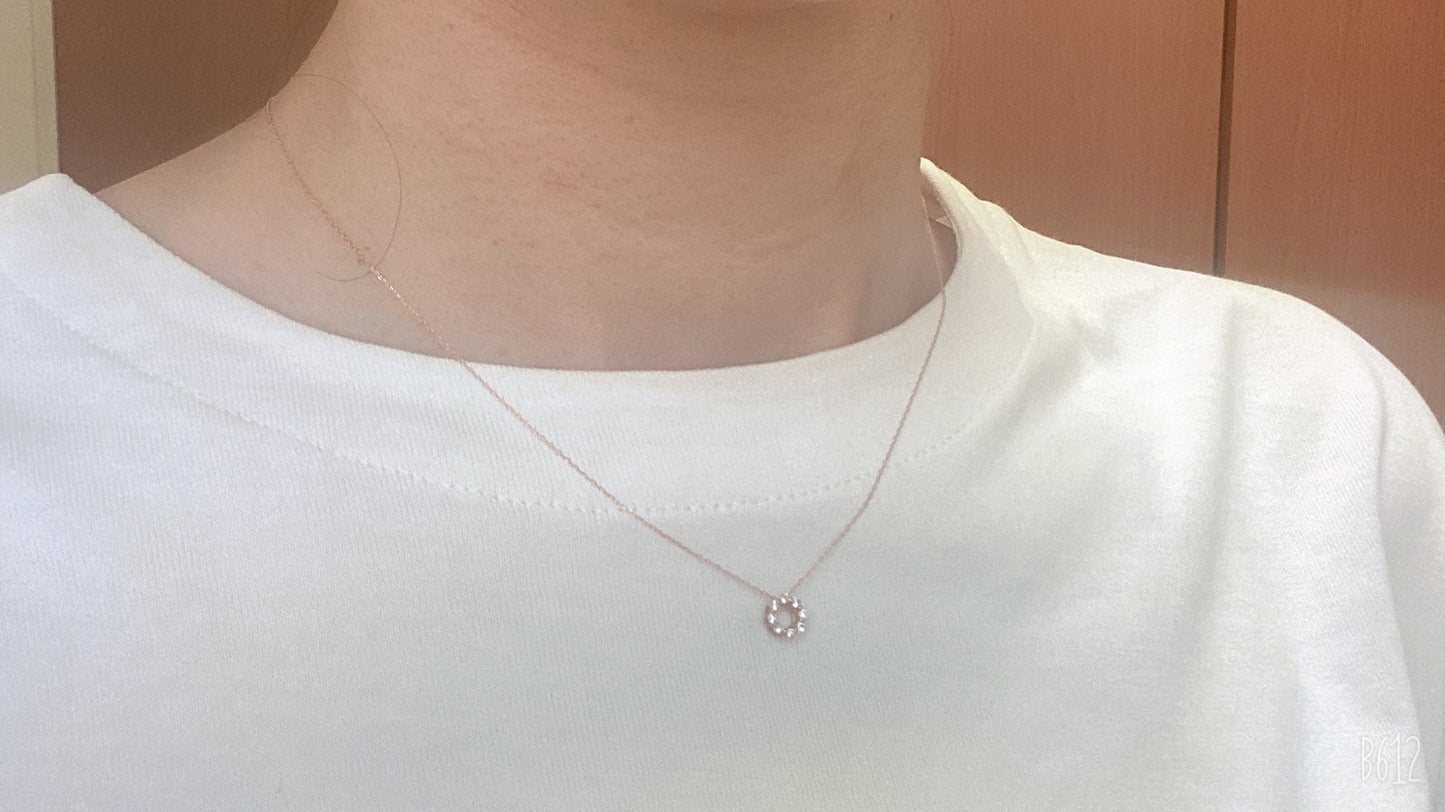 【3】円く輝くダイヤモンドのペンダントネックレス